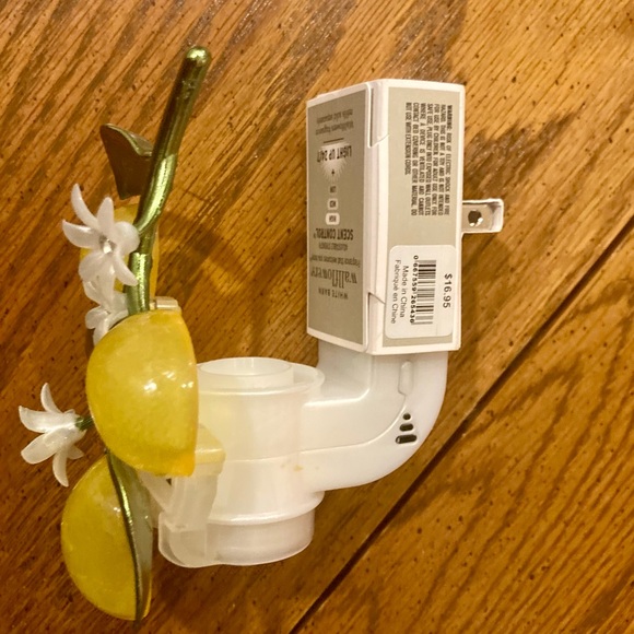 White Barn Wallflower Plug -  Lemon Branch - NWT - Picture 3 of 5